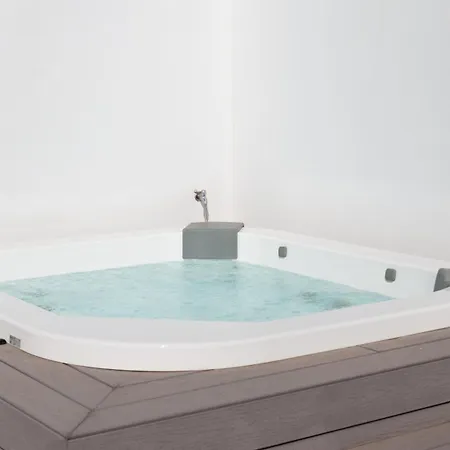 فيلة Sublime Maison Avec Acces Direct A La Et Jacuzzi Prive *