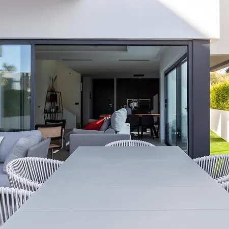 Sublime Maison Avec Acces Direct A La Et Jacuzzi Prive Estepona